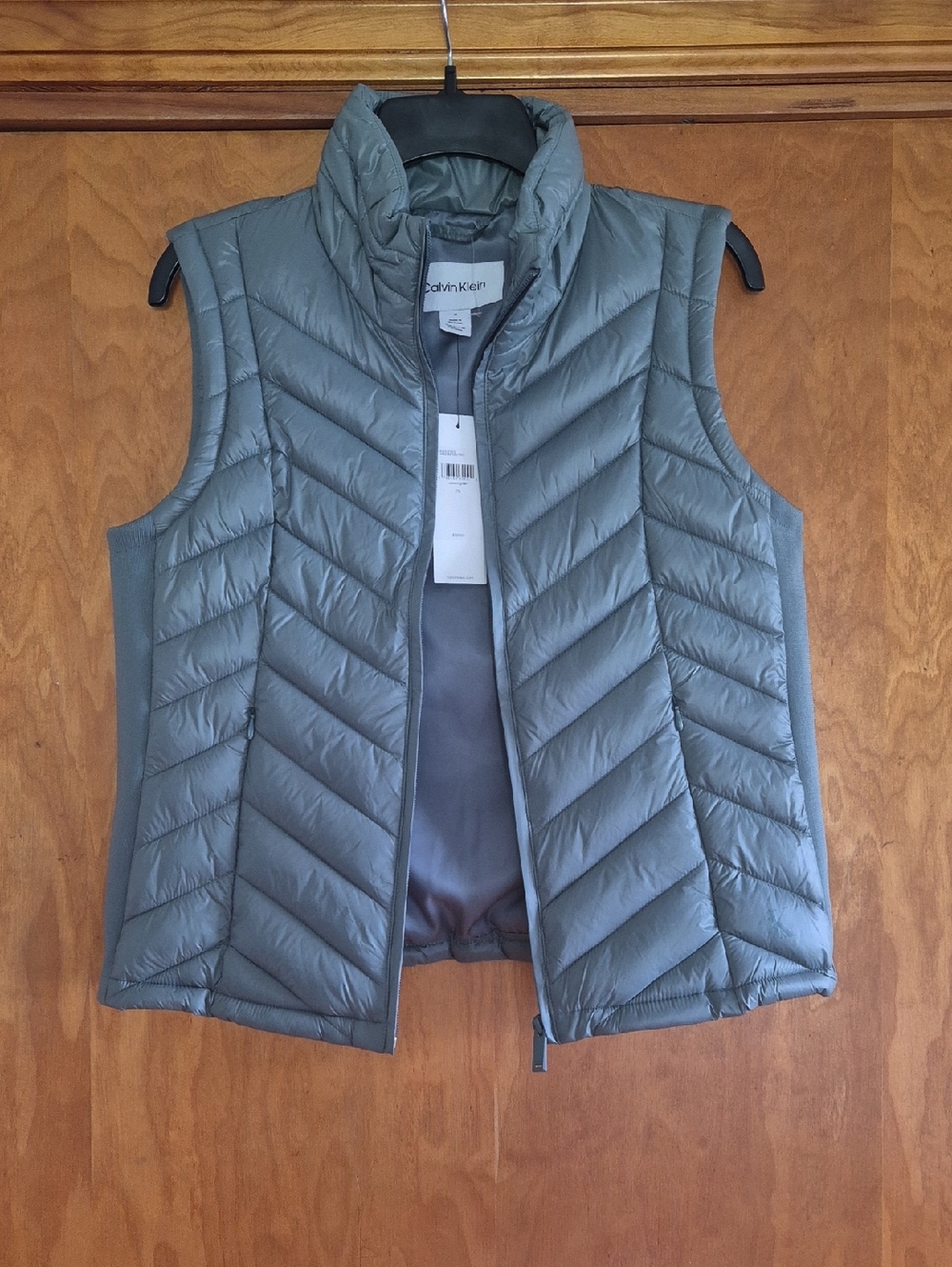 Calvin Klein Women's Autumn Green Quilted Puffer Vest, size M - Picture 3 of 13
